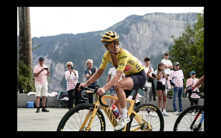 Aménagements spéciaux pour permettre l'accès au col de Joux Plane pour le passage du Tour de France cycliste à Morzine le dimanche 03 août 2025